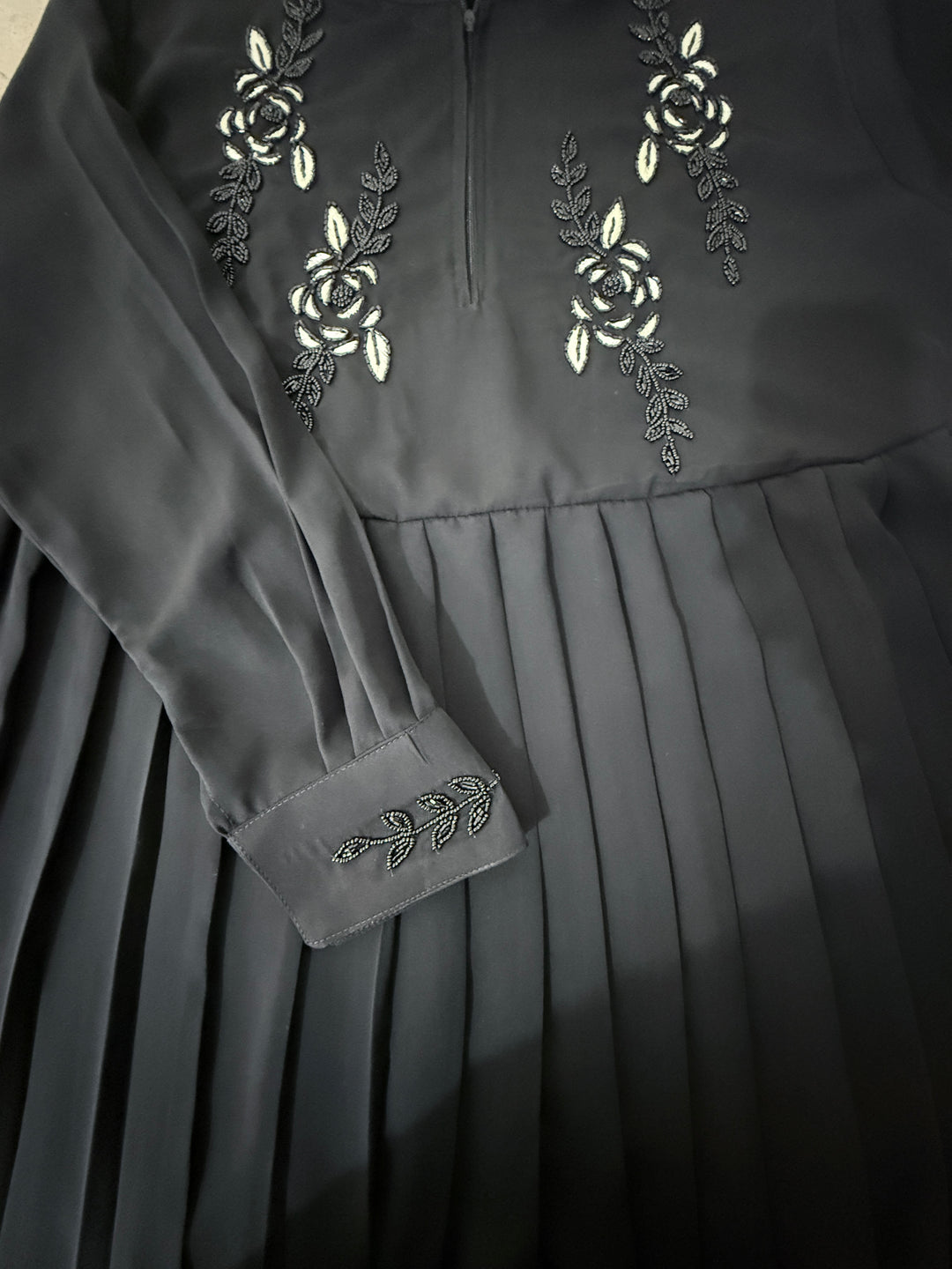 Graceful Abaya Burqa with Pleated Design & Intricate Handwork